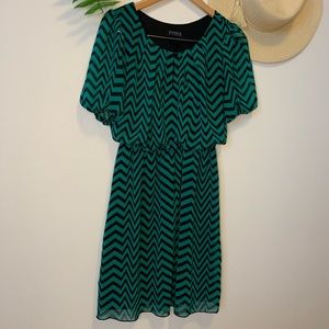 🎁Beautiful Chevron Dress!🎄